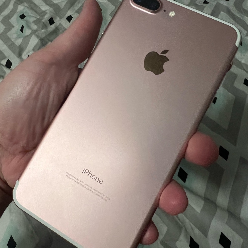 128GB Rose gold iPhone 7 Plus